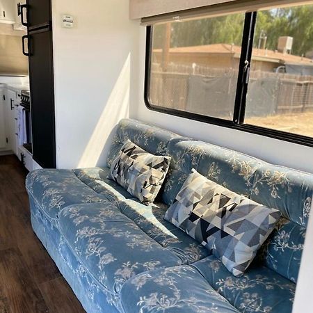 Отель Rv2 Stunning Rv Private Netflix Freeparking Морено-Валли Экстерьер фото