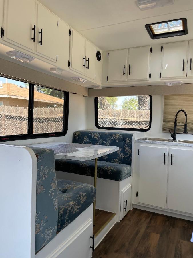Отель Rv2 Stunning Rv Private Netflix Freeparking Морено-Валли Экстерьер фото