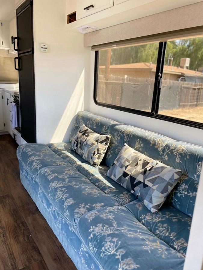 Отель Rv2 Stunning Rv Private Netflix Freeparking Морено-Валли Экстерьер фото